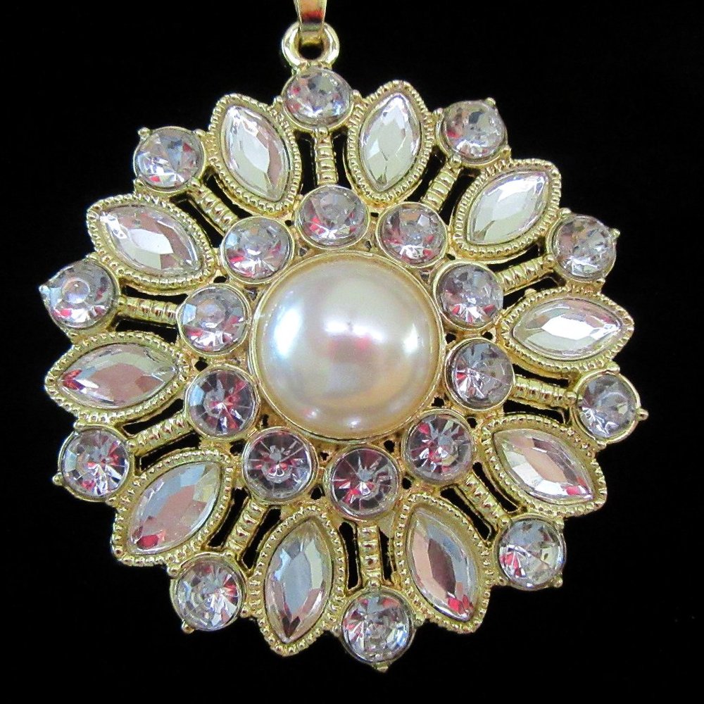 Pearl & rhinestone snowflake pendant necklace